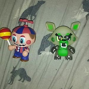 2 Five Nights at Freddys mystery minis